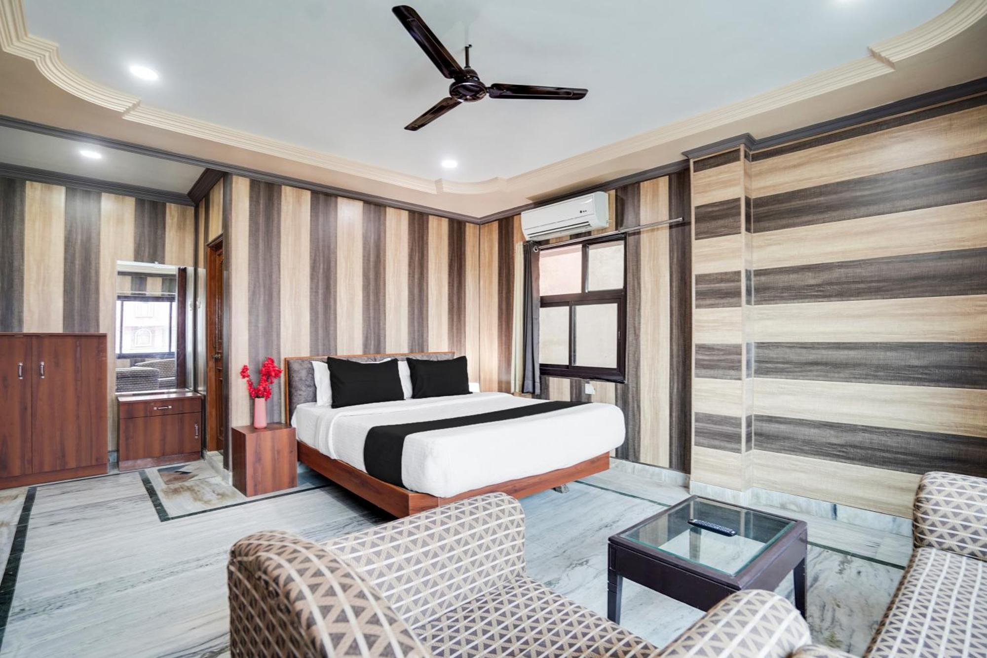 Hotel Super Collection O Paras Circle Formerly Osheen Palace