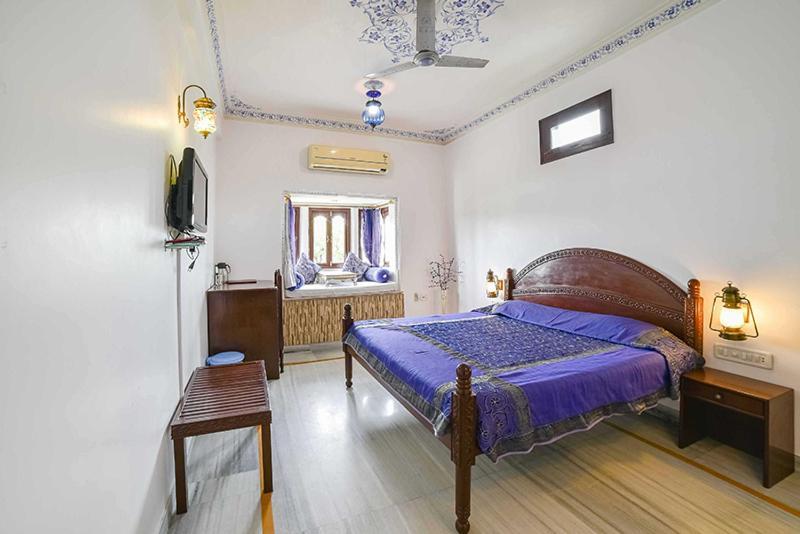 Sargam Sadan Hotel