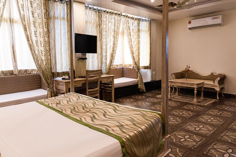 Hotel Sargam Sadan 2*
