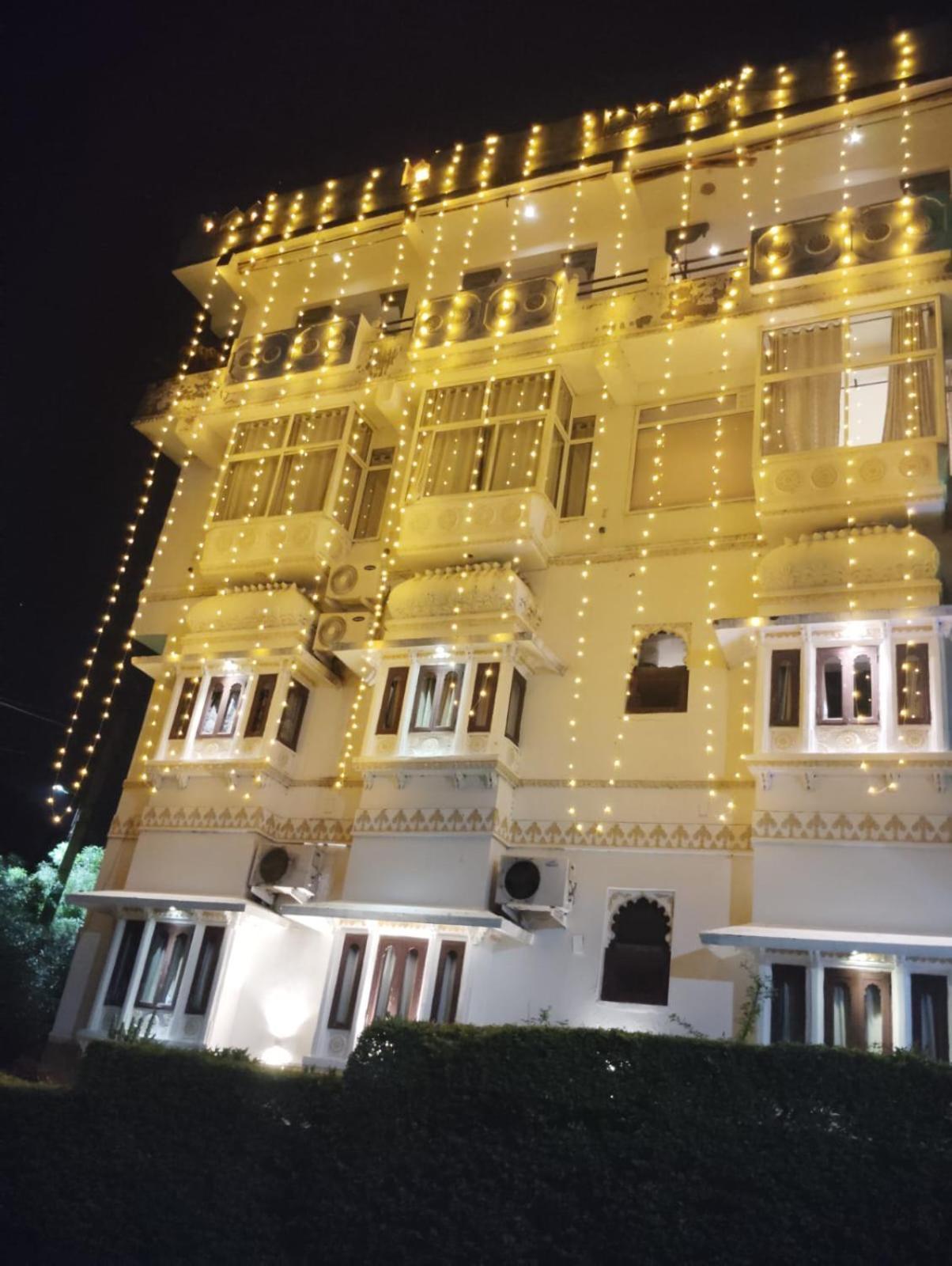 Sargam Sadan Hotel 2*