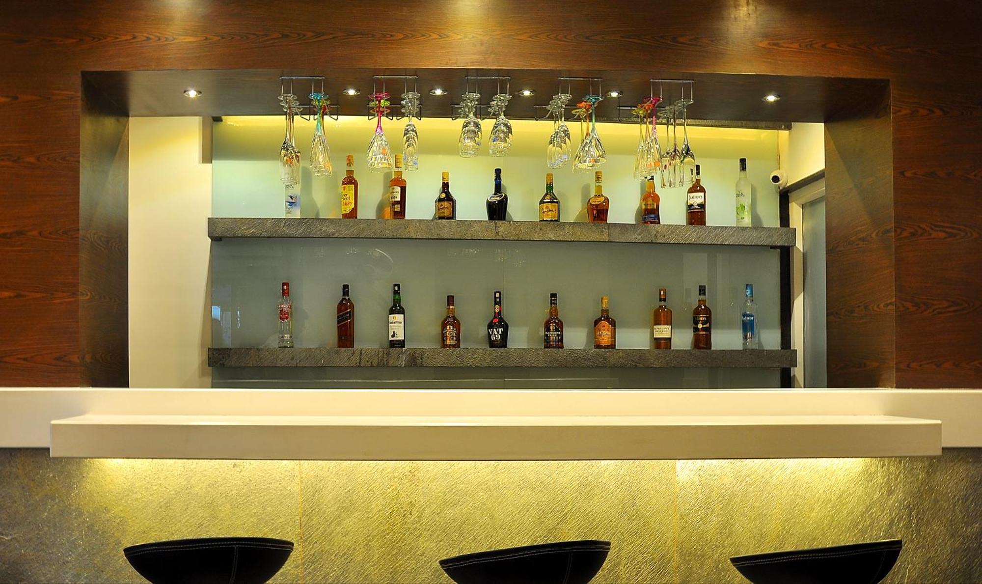 The Glance Inn Udaipur By Naina Staycation - Rooftop Swimming Pool ! Prime Location ! Most Awarded ! Big Parking ! Hotel