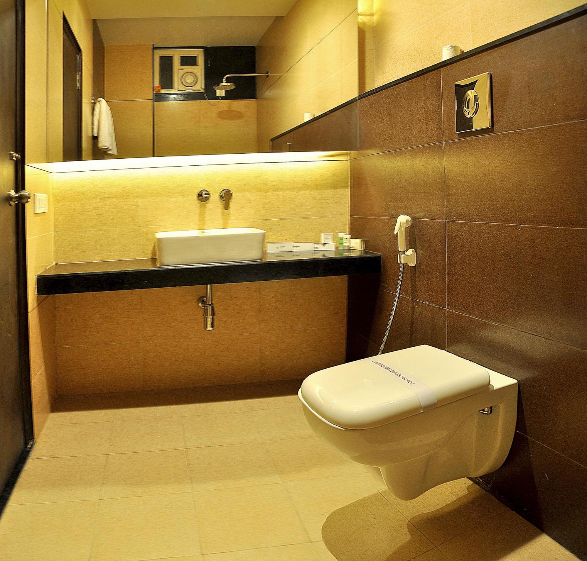 The Glance Inn Udaipur By Naina Staycation - Rooftop Swimming Pool ! Prime Location ! Most Awarded ! Big Parking ! Udaipur
