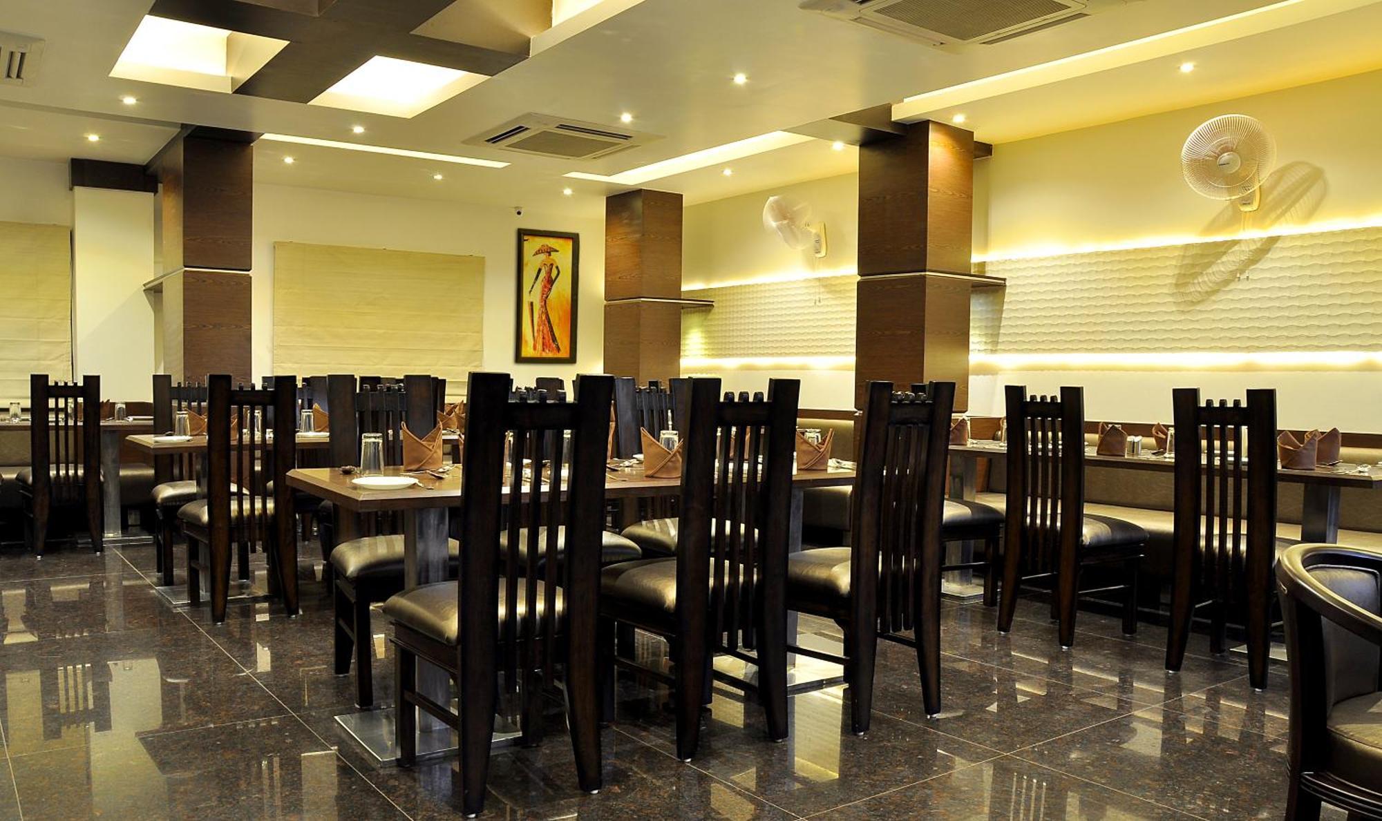 Hotel The Glance Inn Udaipur By Naina Staycation - Rooftop Swimming Pool ! Prime Location ! Most Awarded ! Big Parking !