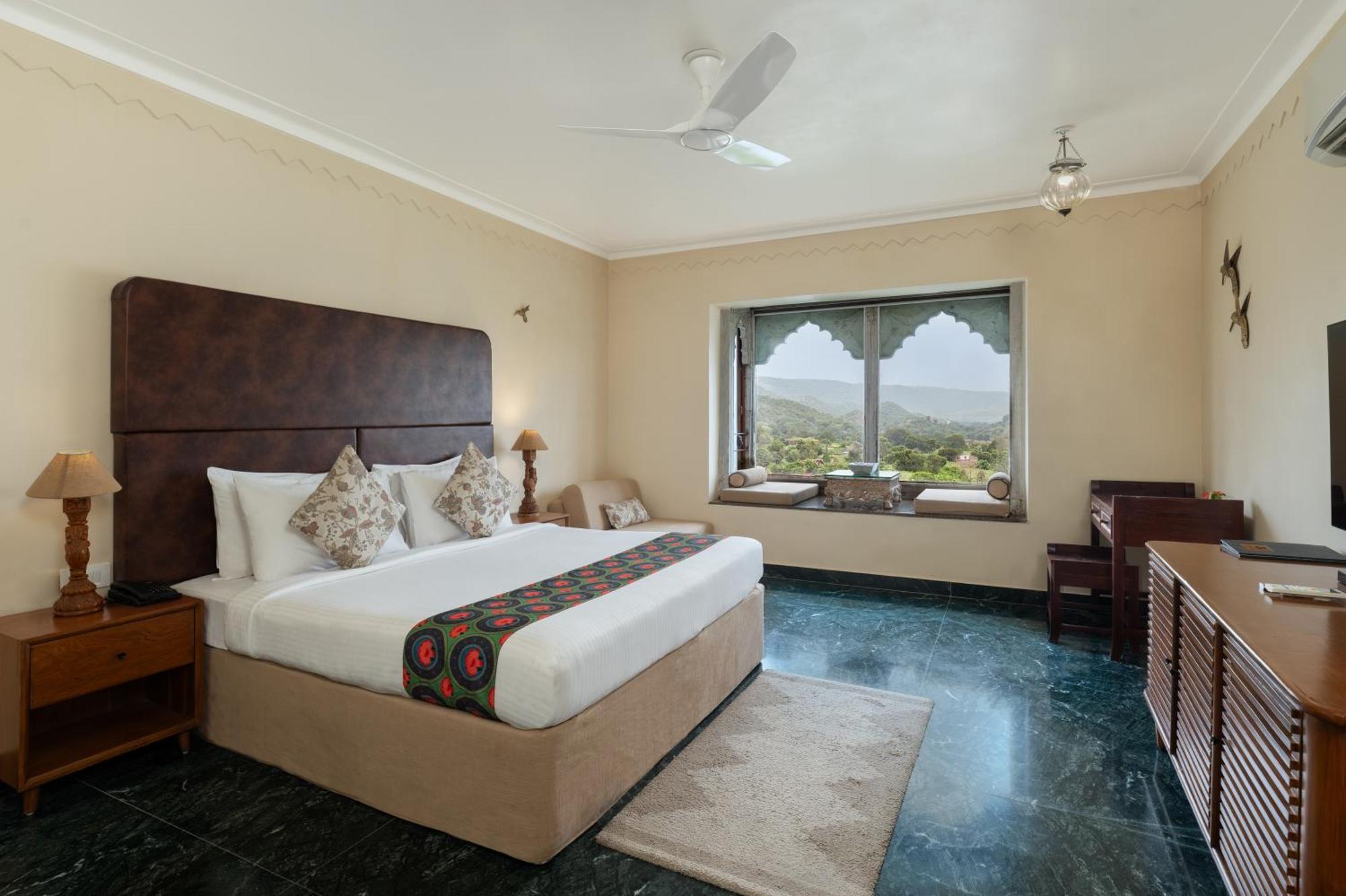 Yaan Retreat-lake View-private Pool Resort Udaipur
