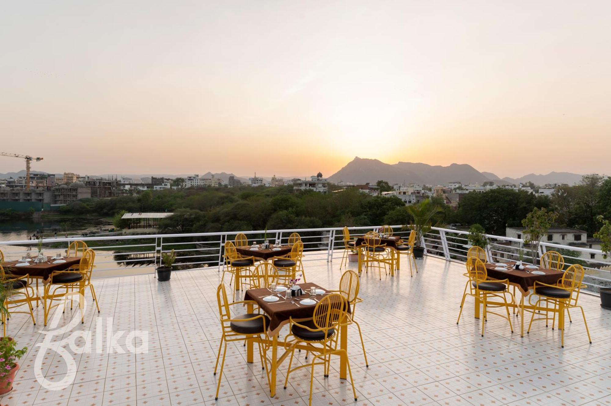 Jaydurg Asra Heritage With Rooftop And Swimming Pool Udaipur