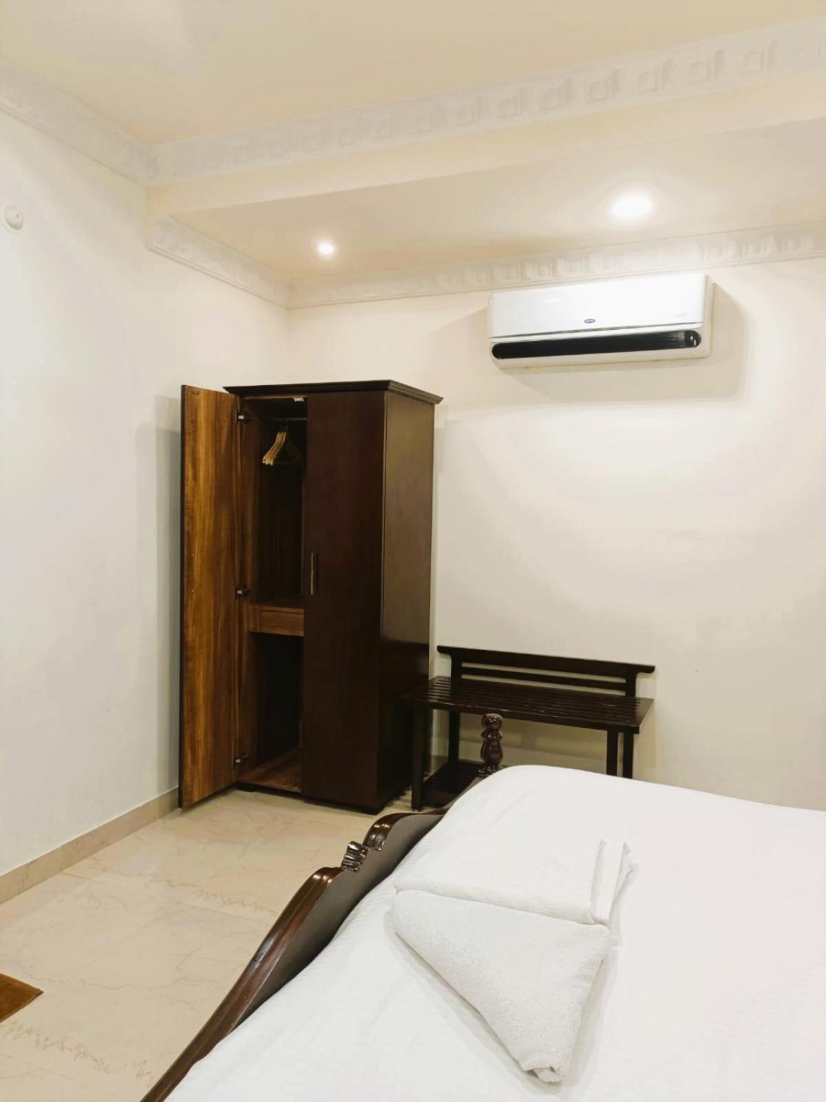 Hotel Jheel Mahal