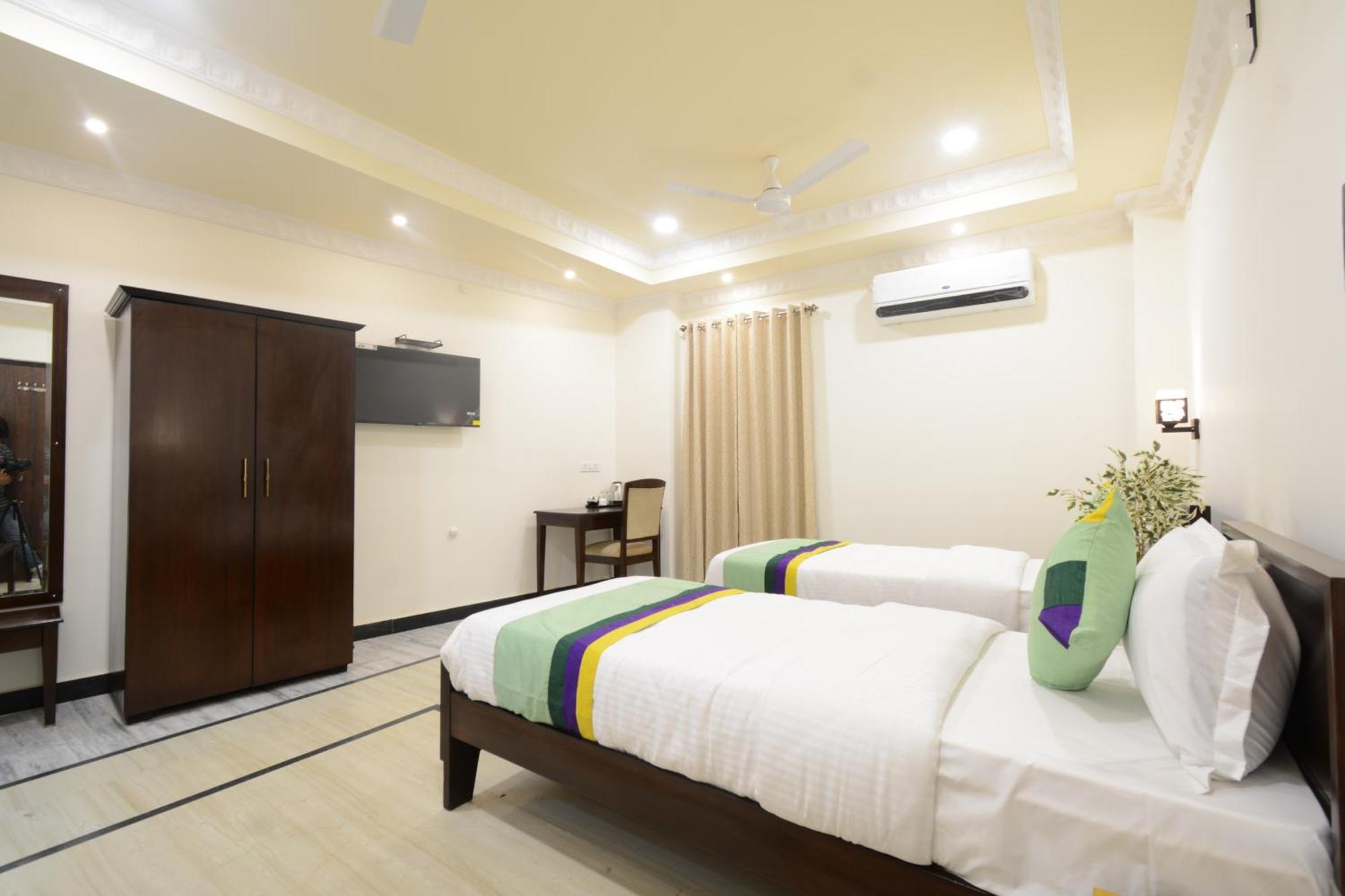 Jheel Mahal Hotel Udaipur