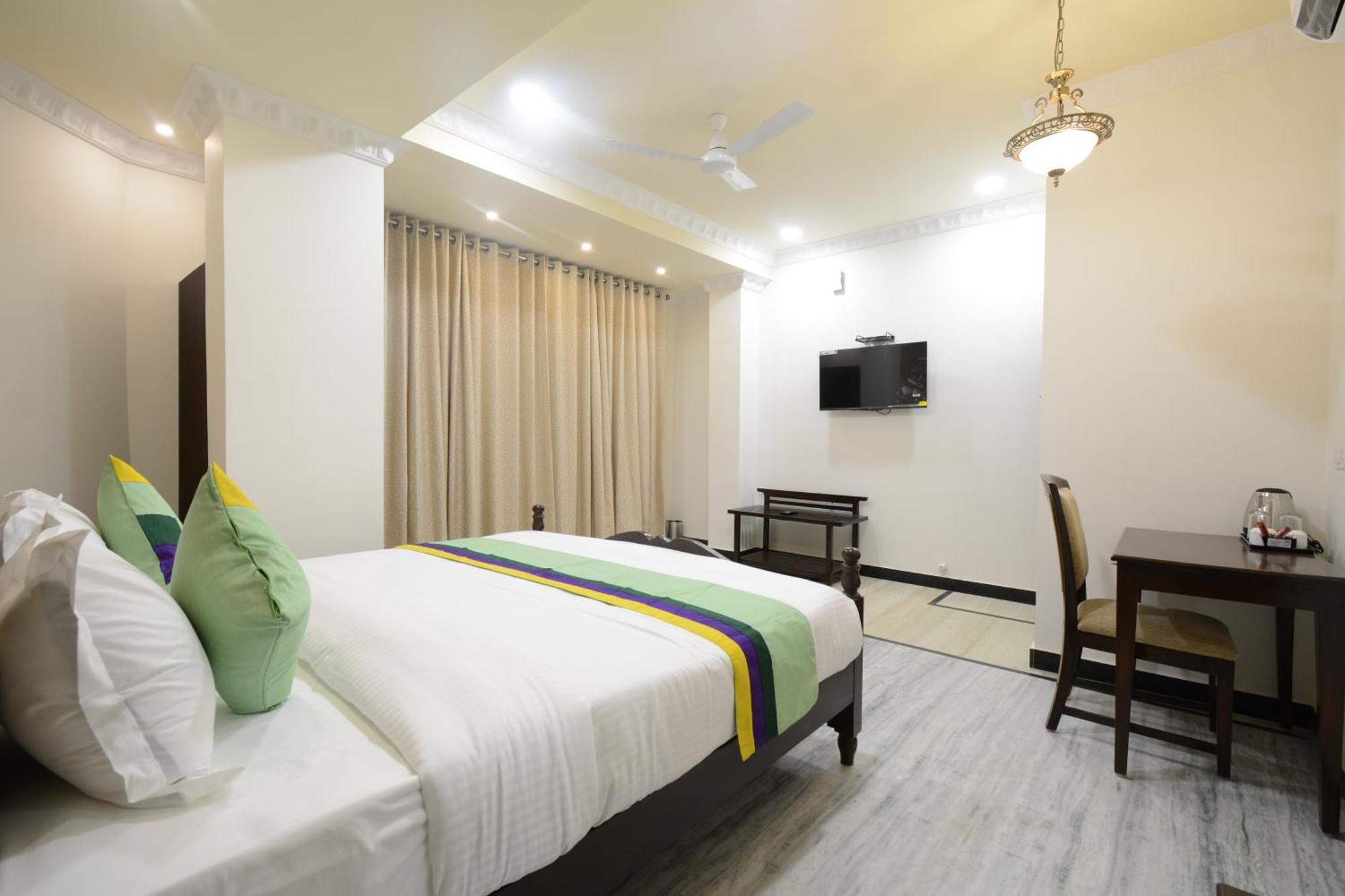 Jheel Mahal Hotel 3*