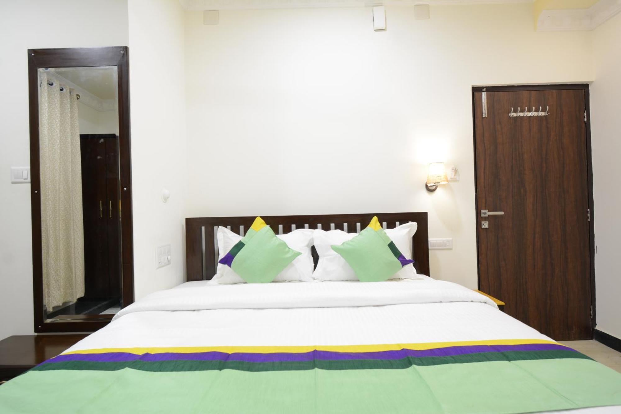Hotel Jheel Mahal Udaipur