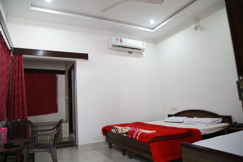 Ramnivas Hotel