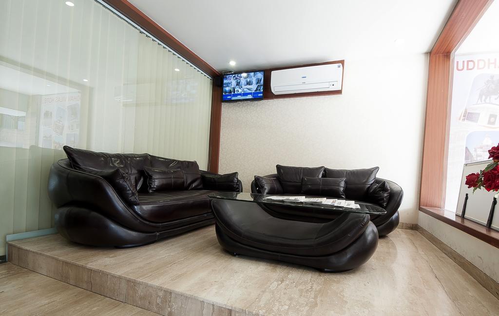 Uddhav A Family Hotel