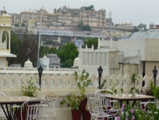 Hotel Tripli Shambhu 3*