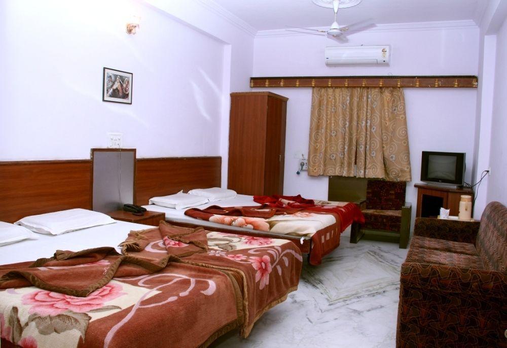 Udai Palace - Centrally Located Budget Family Udaipur