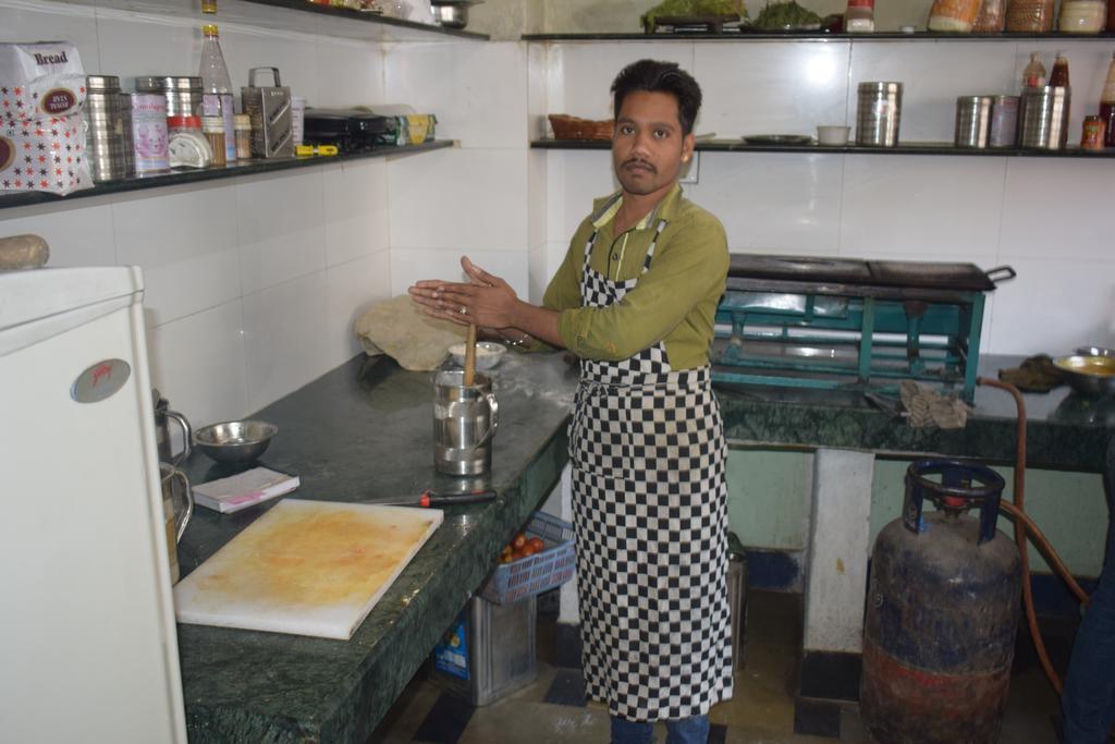 Ramnivas Hotel