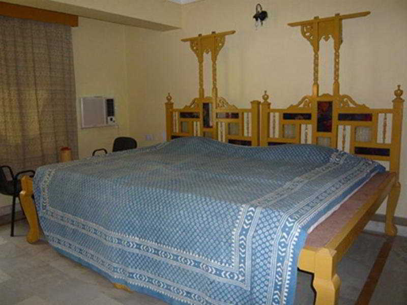 Hotel Tripli Shambhu 3*