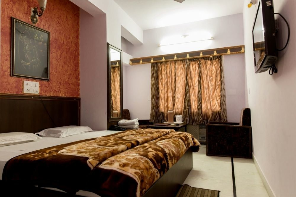 Udai Palace - Centrally Located Budget Family Hotel Udaipur