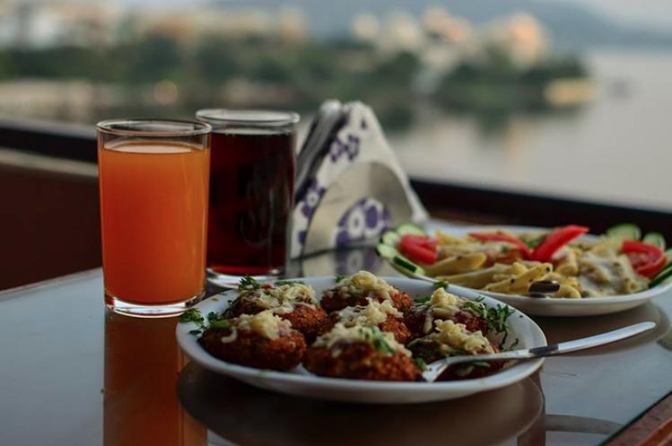 Hotel Sargam Sadan 2*