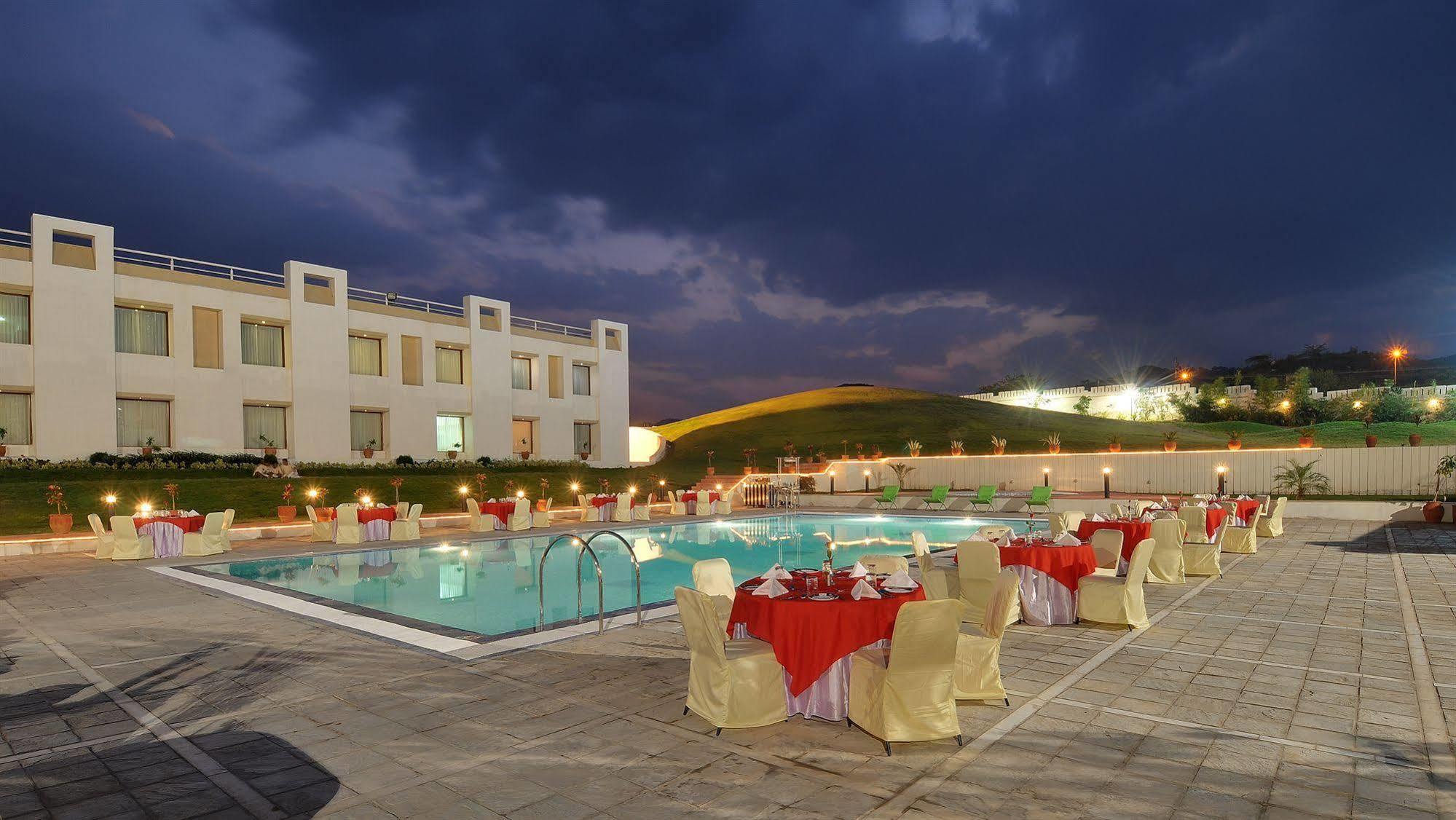 Hotel Inder Residency & 4*