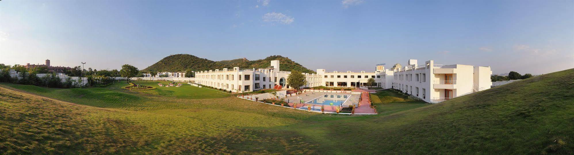 Hotel Inder Residency & 4*