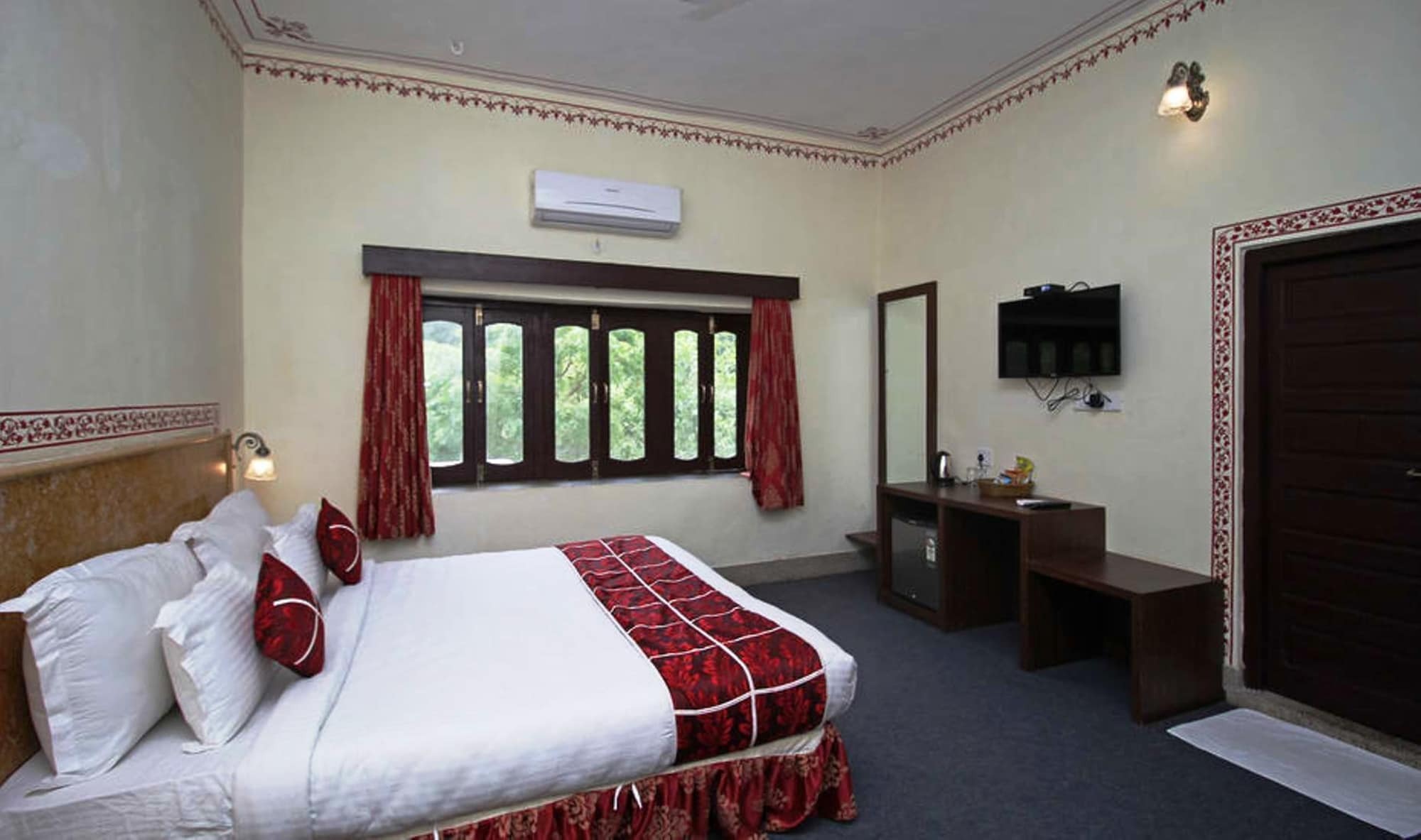 Inn Janak 3*