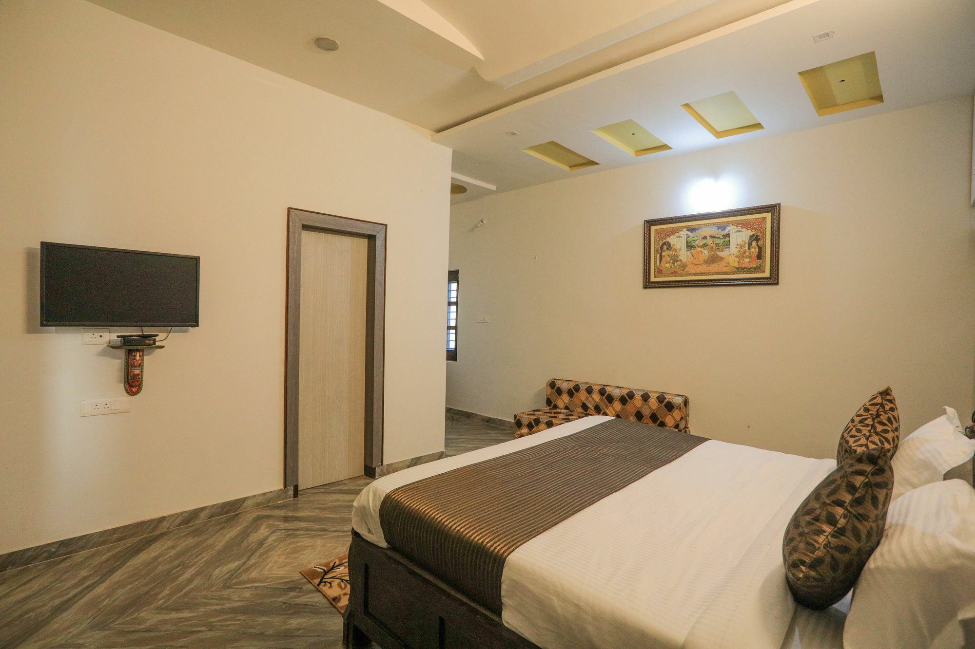 Homestay Oyo 10286 Heritage 3bhk Near Hiran Magri Udaipur