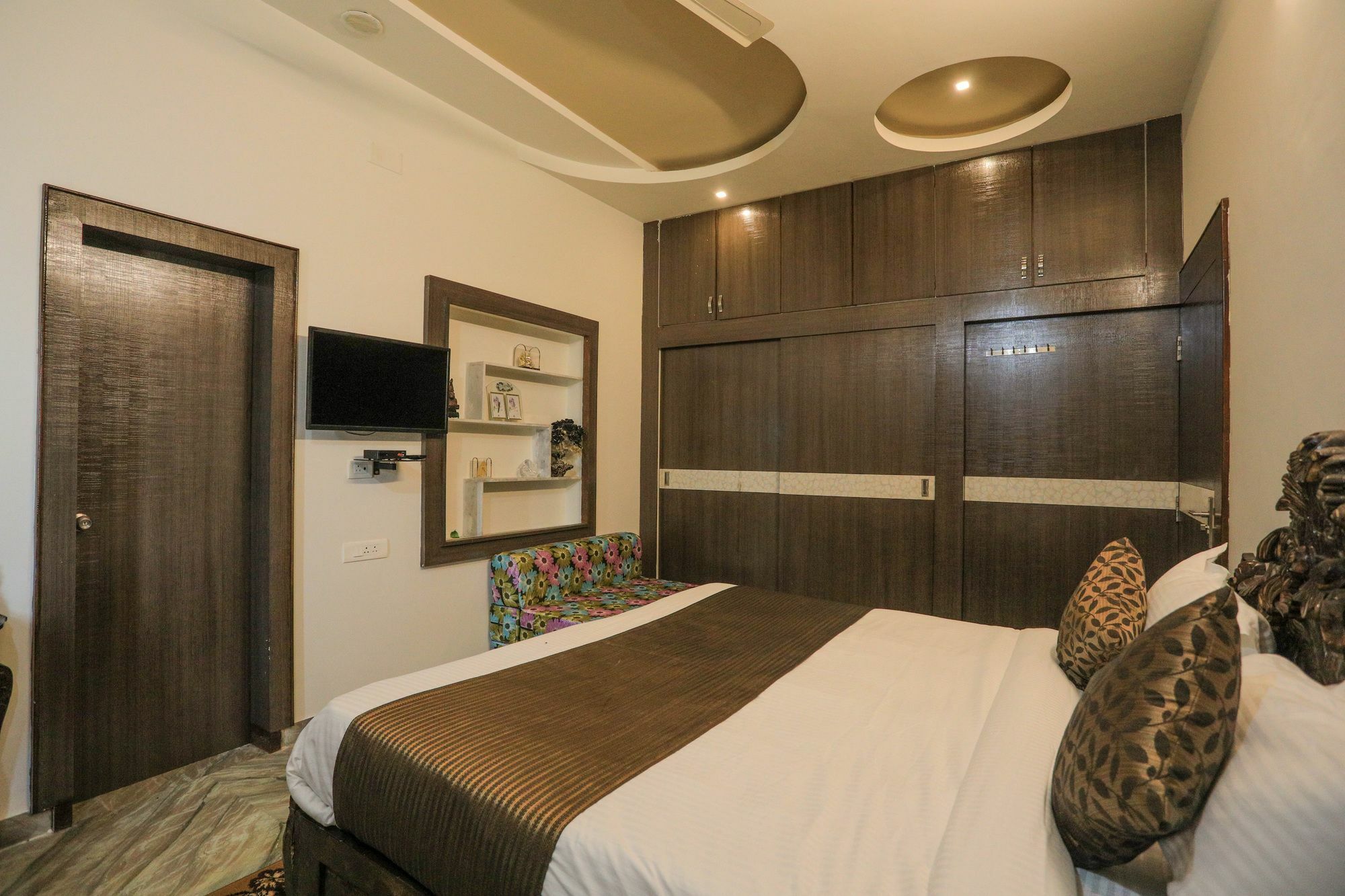 Homestay Oyo 10286 Heritage 3bhk Near Hiran Magri *