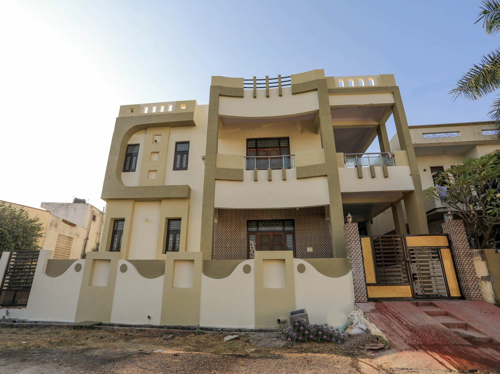 Oyo 10286 Heritage 3bhk Near Hiran Magri *