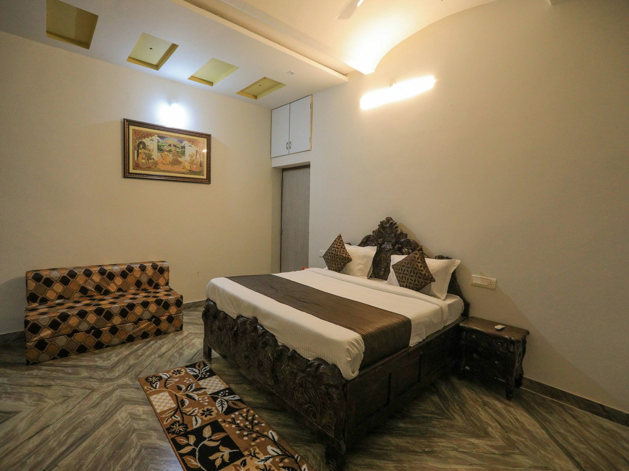 Oyo 10286 Heritage 3bhk Near Hiran Magri