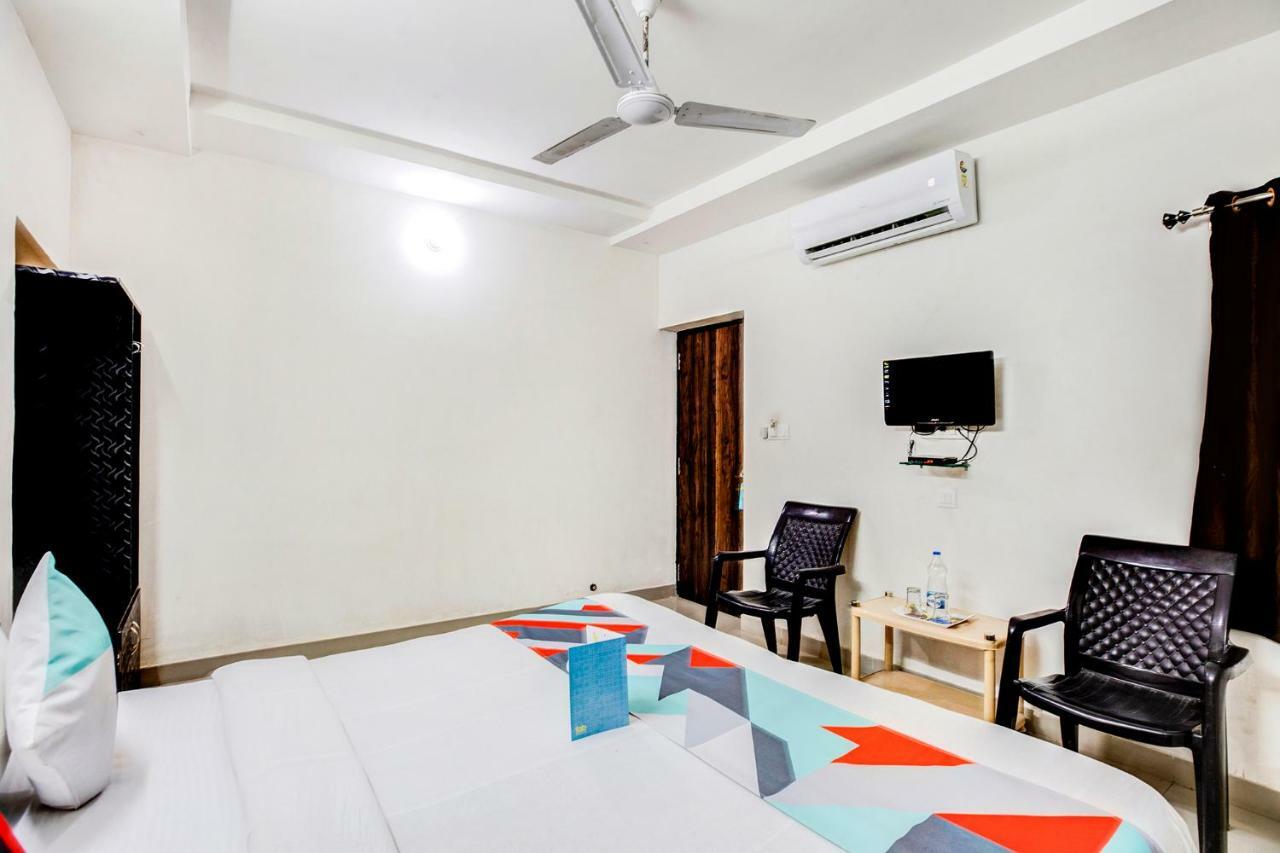 Hotel Fabhotel Himanshi 3*