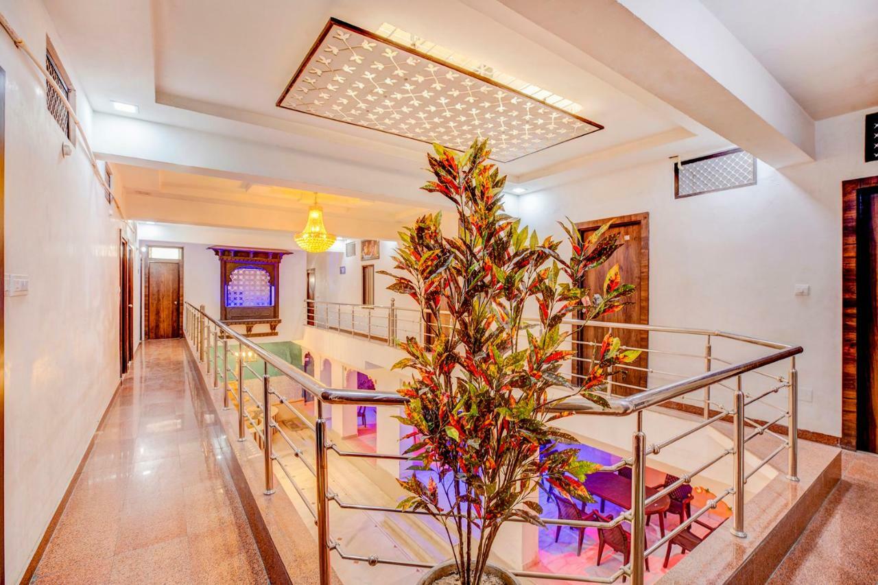Hotel Fabhotel Himanshi