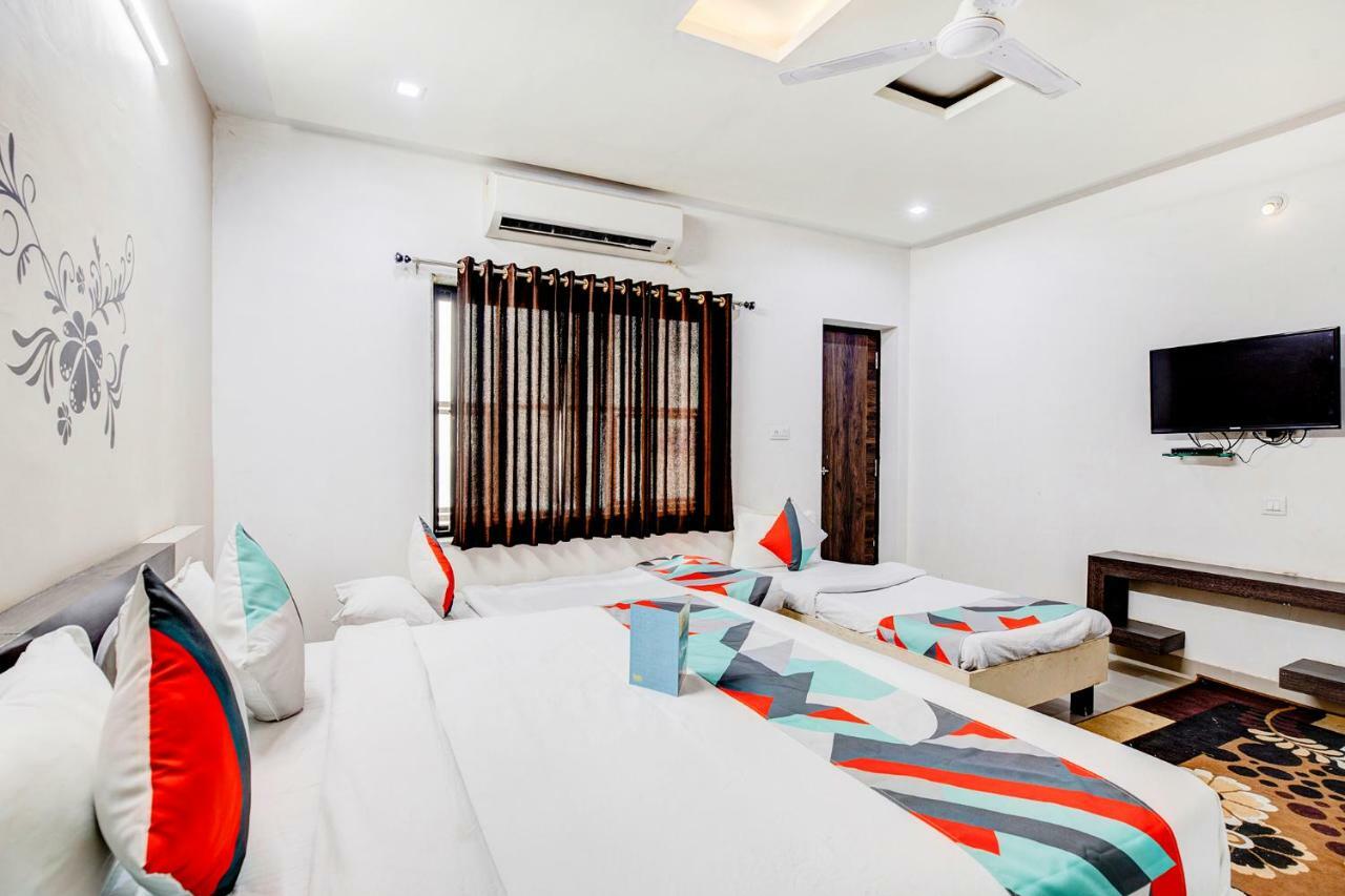 Hotel Fabhotel Himanshi 3*