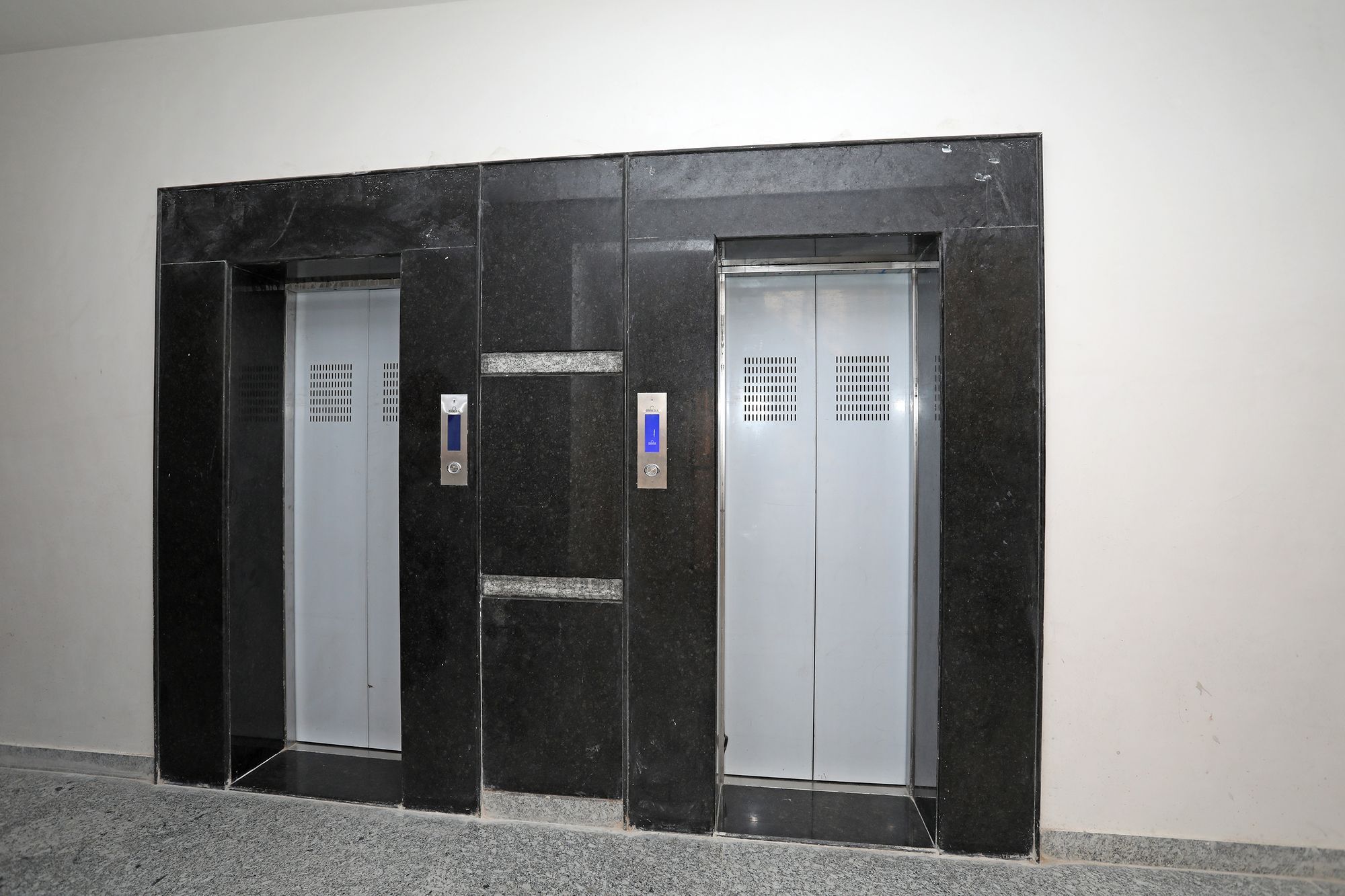Oyo 11075 Modern 3bhk Gulab Bagh Udaipur