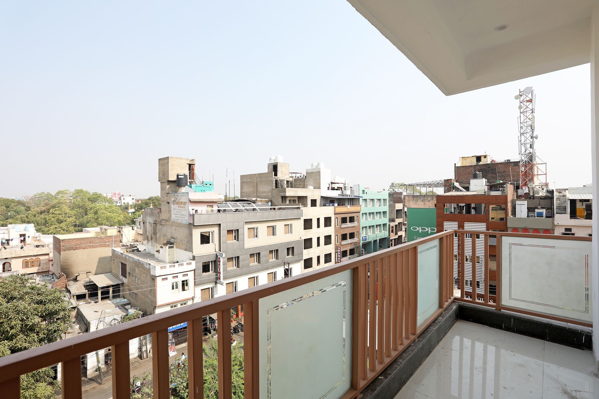 Oyo 11075 Modern 3bhk Gulab Bagh Hotel 2*