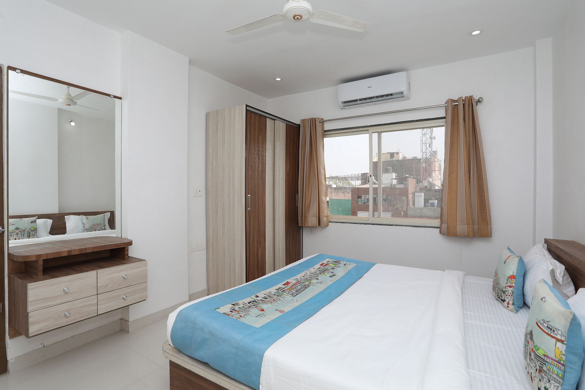Oyo 11075 Modern 3bhk Gulab Bagh