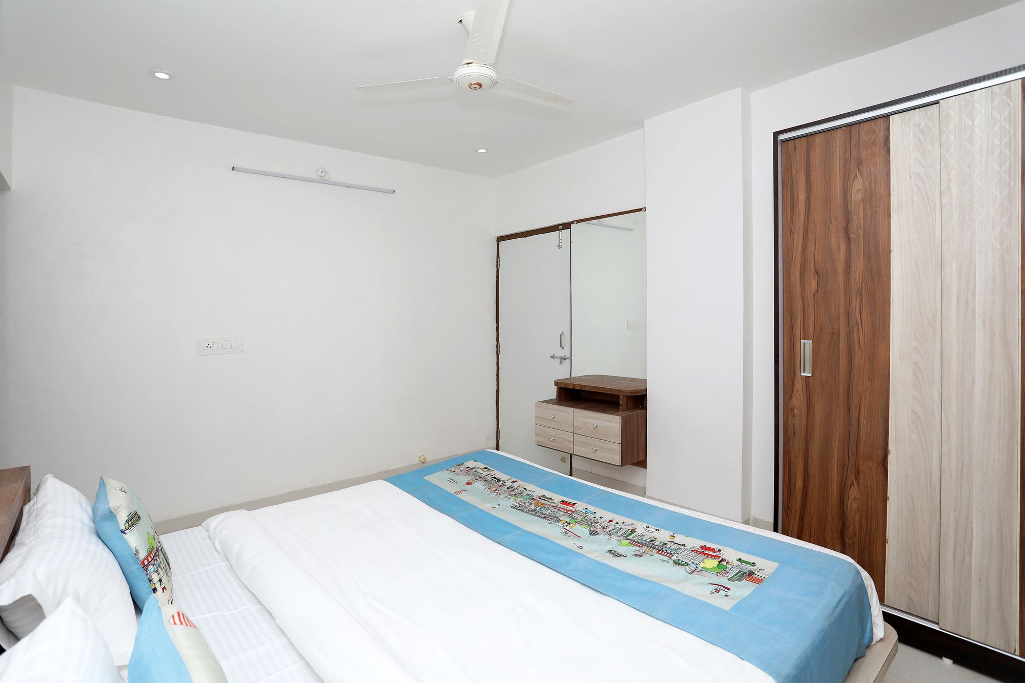 Oyo 11075 Modern 3bhk Gulab Bagh Hotel