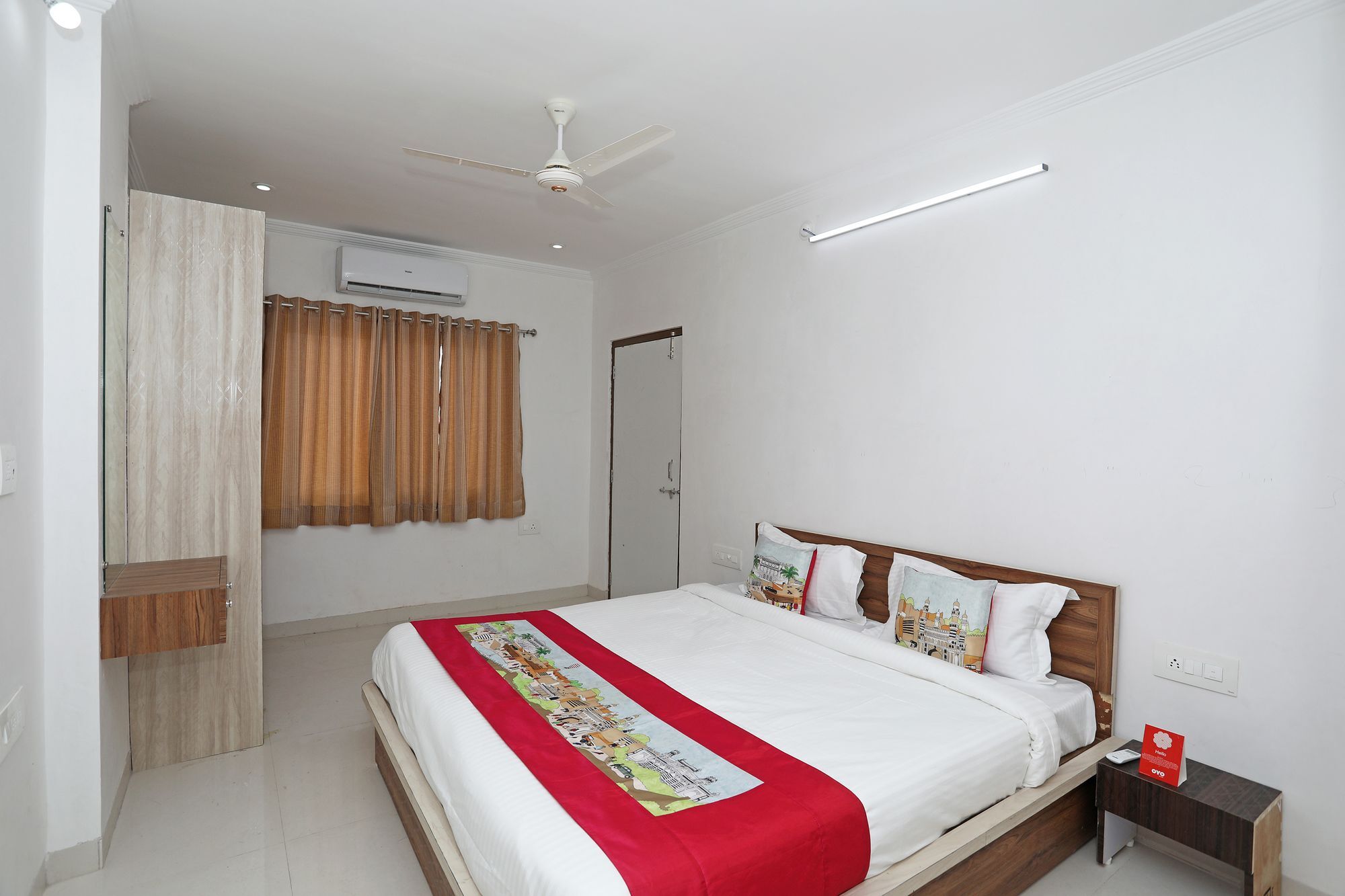 Oyo 11075 Modern 3bhk Gulab Bagh 2*