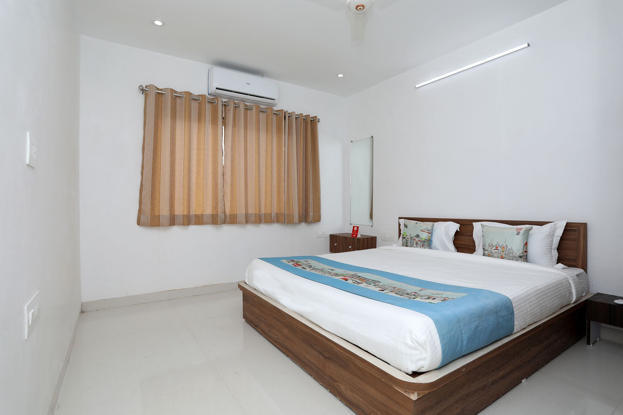 Hotel Oyo 11075 Modern 3bhk Gulab Bagh 2*