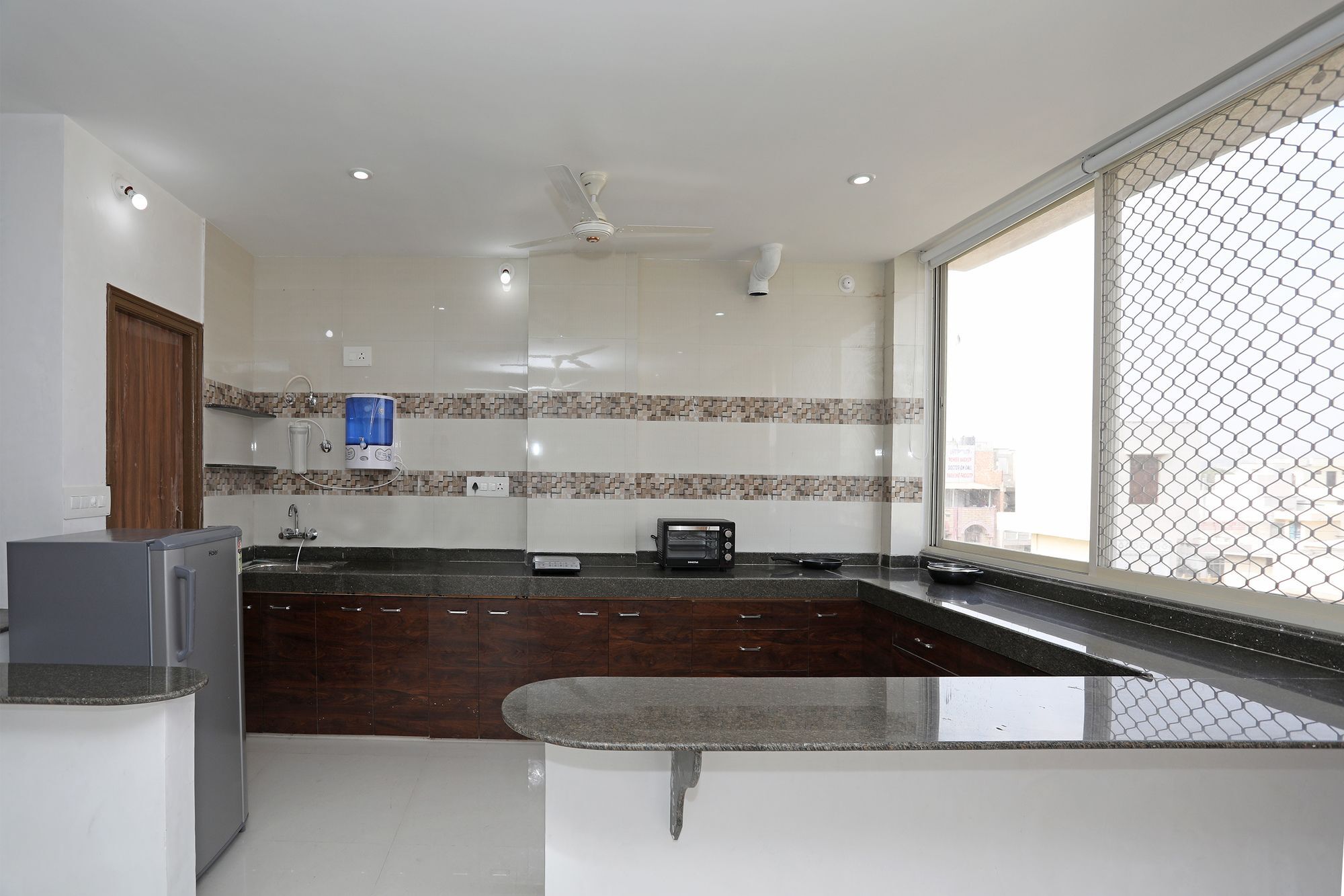 Oyo 11075 Modern 3bhk Gulab Bagh