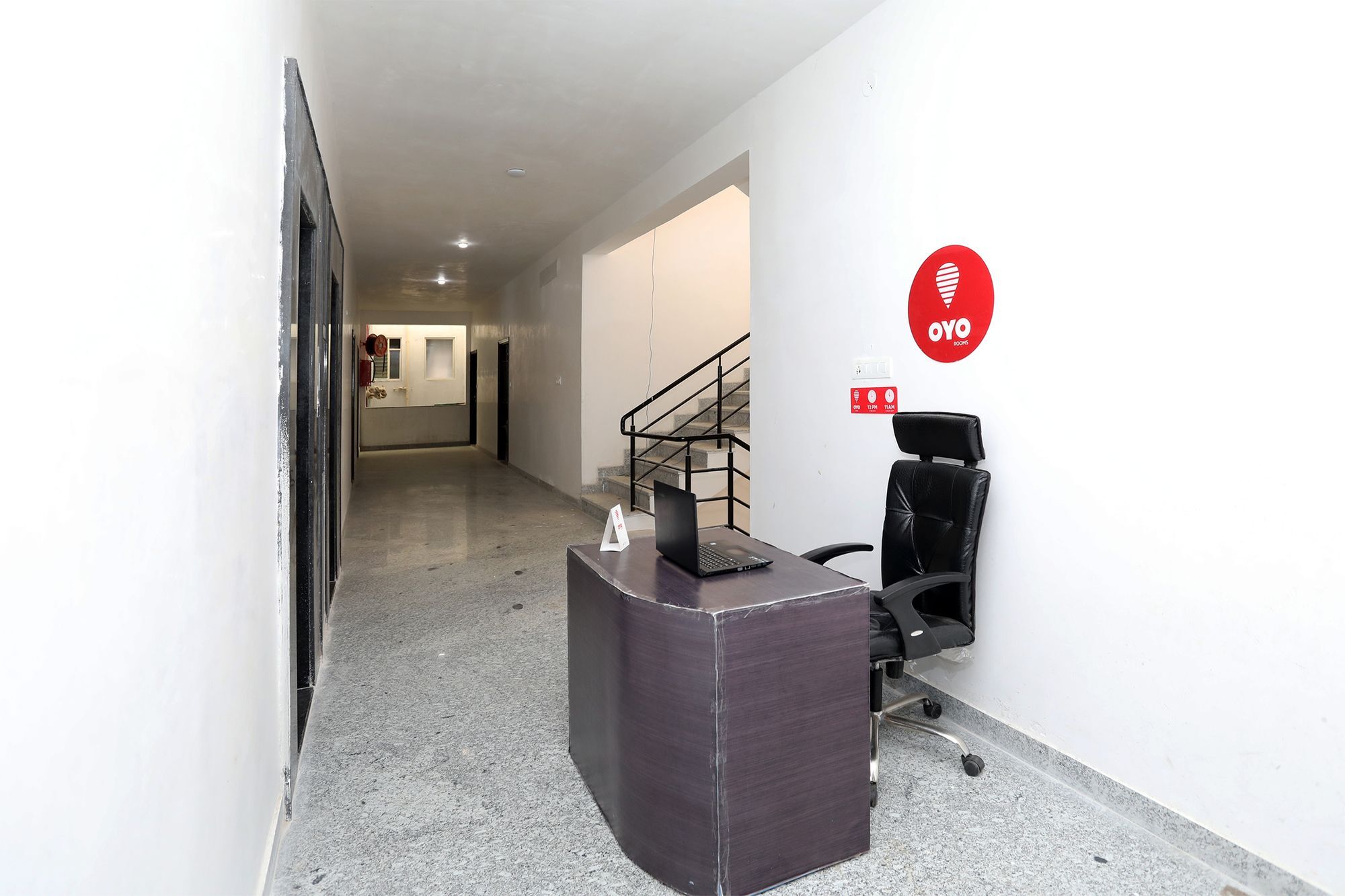 Hotel Oyo 11075 Modern 3bhk Gulab Bagh 2*