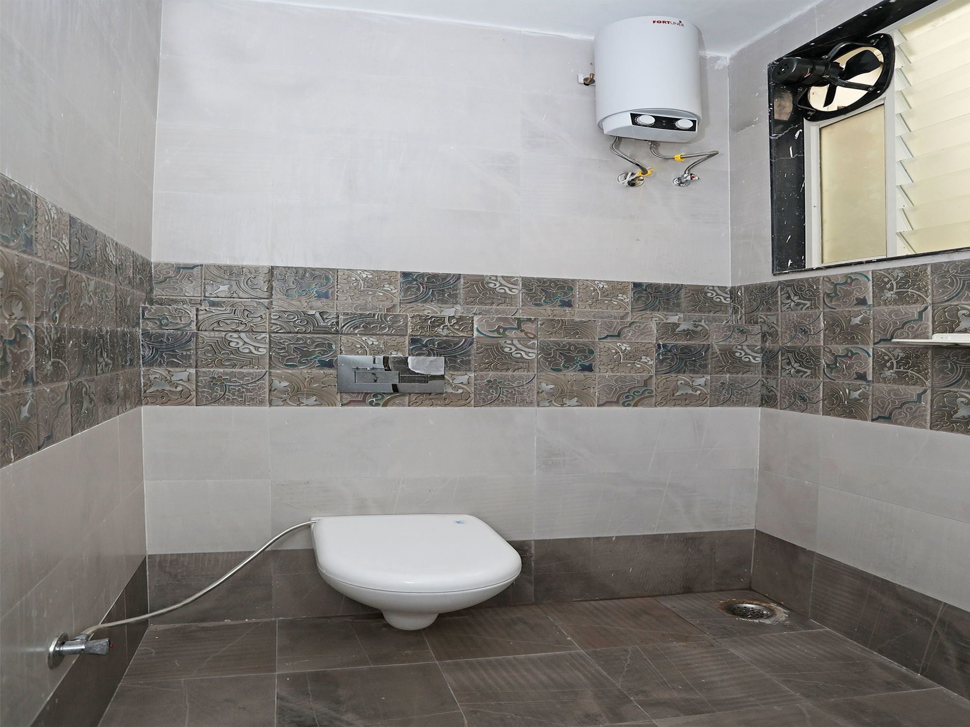 Hotel Oyo 11075 Modern 3bhk Gulab Bagh 2*